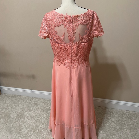 Coral dress, Size 14, 39.5 bust, 32.5 waist - Picture 5 of 7